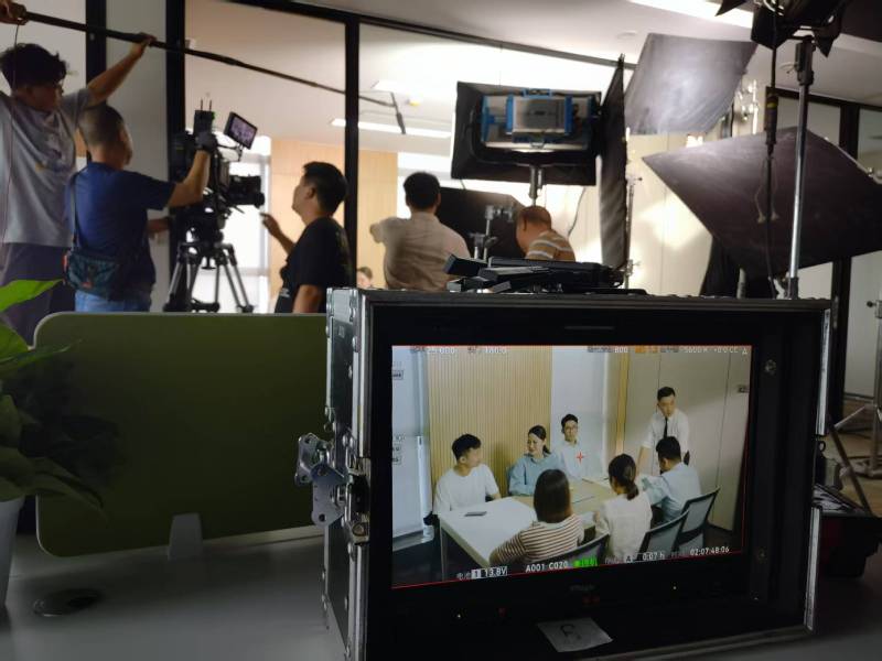 墨江TVC拍摄公司：科技产品视觉化大师，诠释未来感与功能美学